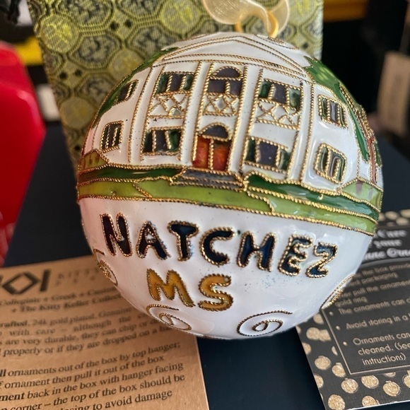 Christmas Gold Plated Ornament: NATCHEZ, MS. MONMOUTH HISTORIC INN - Picture 2 of 15